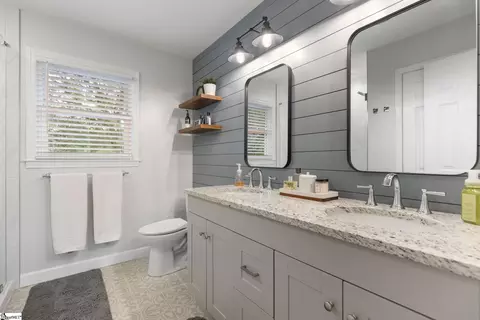 Bath - 1108 Devenger Rd, Greer, SC 29650 photo 2 of 4