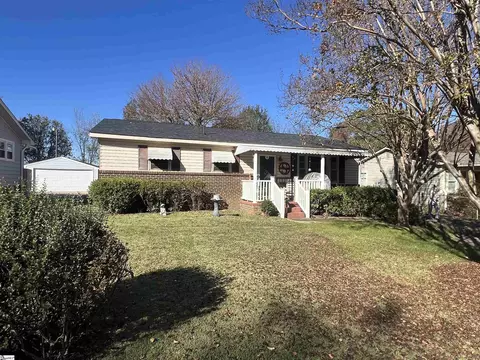 29 Crestmore Dr, Greenville, SC 29611