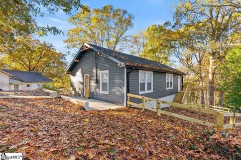 136 Cobb St, Easley, SC 29640 photo 2