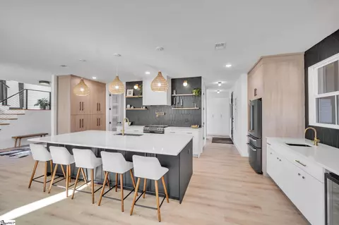 Kitchen - 141 Beechwood Dr, Greer, SC 29651 photo 2 of 3