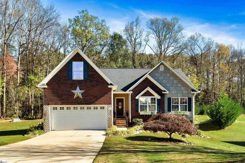 847 Laurelcreek Dr, Boiling Springs, SC 29316