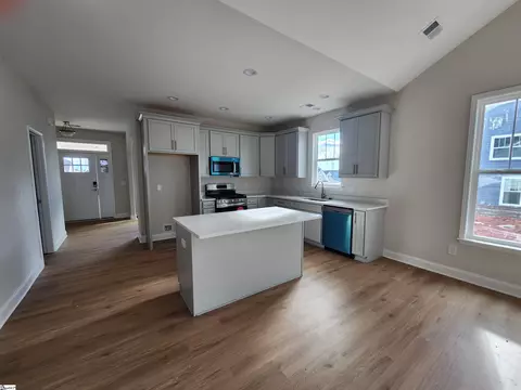 102 Currituck Dr, Greer, SC 29651 photo 4