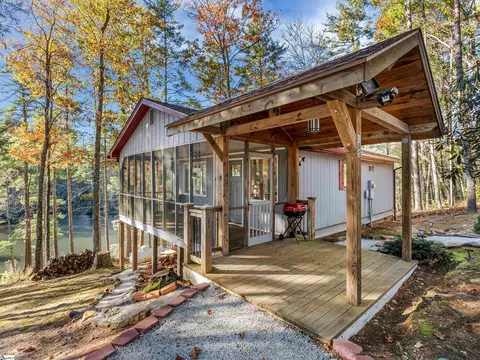 185 Wren Dr, Mountain Rest, SC 29664