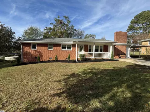 10 Woodridge Dr, Greenville, SC 29611
