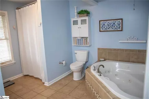 Bath - 498 Hendricks Rd, Easley, SC 29642 photo 2 of 4