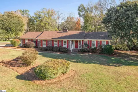 102 Hillpine Dr, Simpsonville, SC 29681