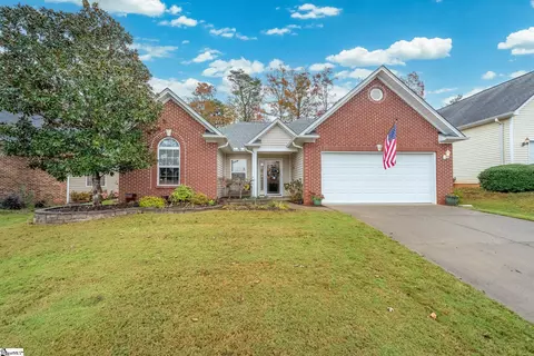 602 Center Rd, Taylors, SC 29687