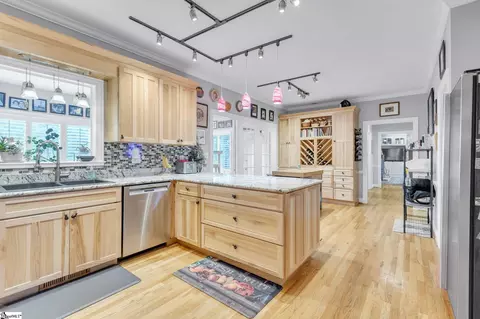 Kitchen - 104 Pine Ridge Dr, Easley, SC 29642 photo 2 of 4