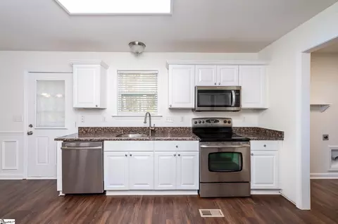 Kitchen - 14 Four Leaf Ct, Pelzer, SC 29669 photo 2 of 2