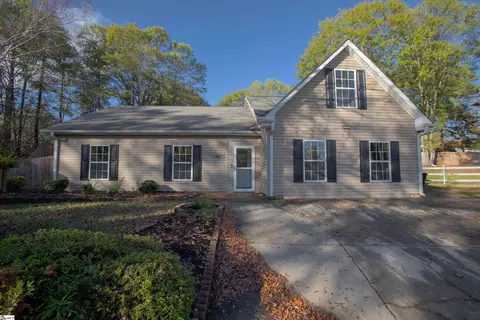 3 Roundleaf Ct, Simpsonville, SC 29680