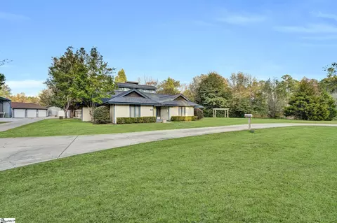 103 Stagecoach Rd, Laurens, SC 29360
