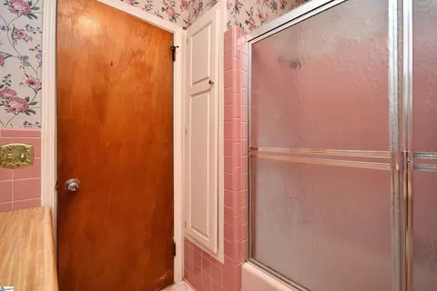 Bath - 106 Baker Ct, Easley, SC 29640 photo 2 of 5