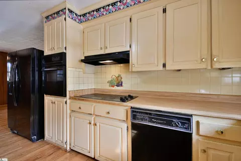 Kitchen - 106 Baker Ct, Easley, SC 29640 photo 2 of 4