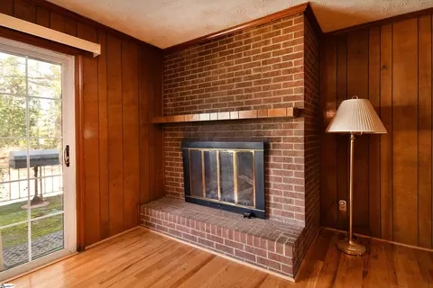 Living - 106 Baker Ct, Easley, SC 29640 photo 6 of 6