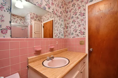 Bath - 106 Baker Ct, Easley, SC 29640 photo 3 of 5