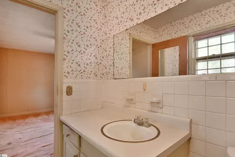 Bath - 106 Baker Ct, Easley, SC 29640 photo 5 of 5