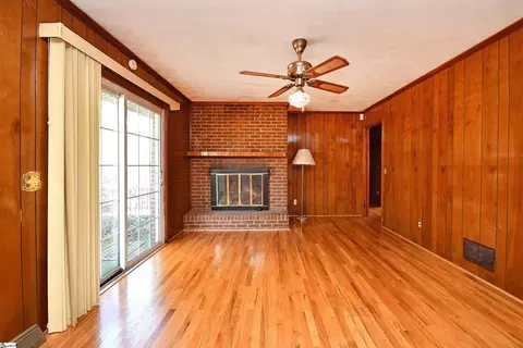 Living - 106 Baker Ct, Easley, SC 29640 photo 5 of 6