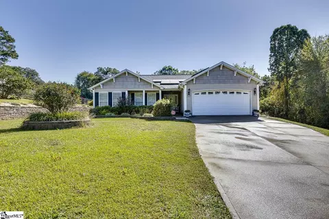 140 Colonial Dr, Greer, SC 29651 photo 2