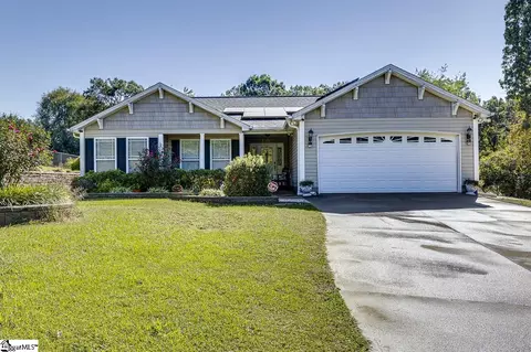 140 Colonial Dr, Greer, SC 29651