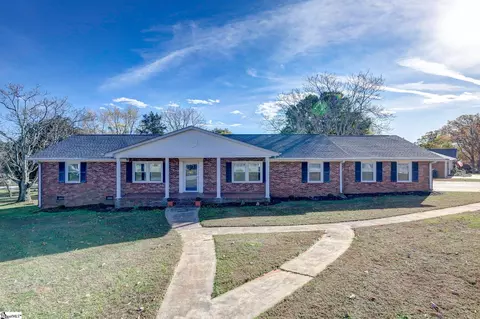 213 Edgewood Dr, Mauldin, SC 29662