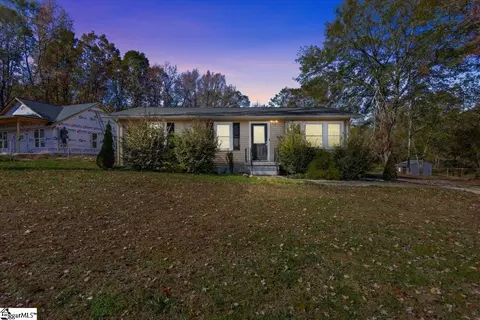 121 Woodland Dr, Fountain Inn, SC 29644