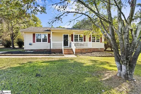 1307 Morgan Rd, Hodges, SC 29653