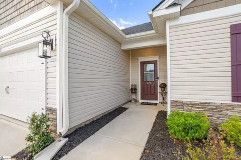 529 Clairbrook Ct, Greer, SC 29651 photo 3