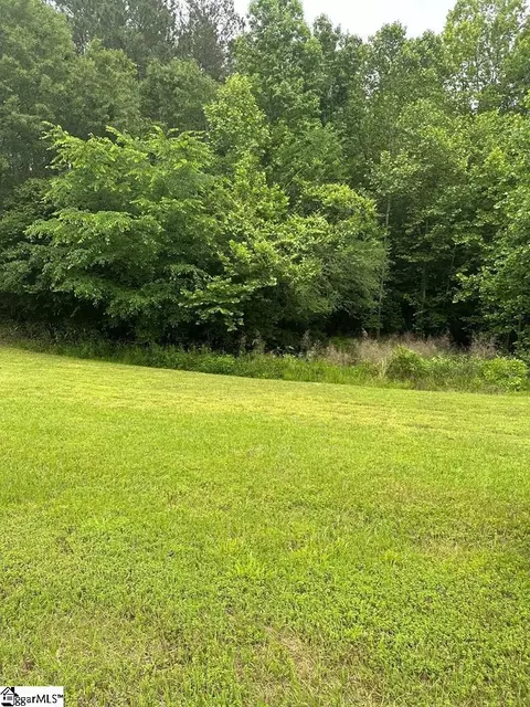 828 Eagles Harbor Dr, Hodges, SC 29653 photo 1