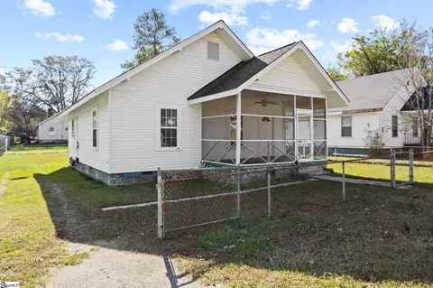 82 E 8th St, Greenville, SC 29611
