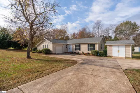 100 Hunters Trl, Greenville, SC 29615