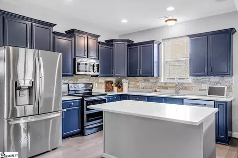 Kitchen - 212 Willowgreen Way, Greer, SC 29651 photo 2 of 3