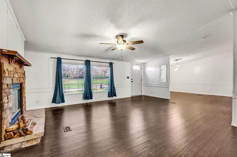 108 Crest Ln, Easley, SC 29640 photo 5