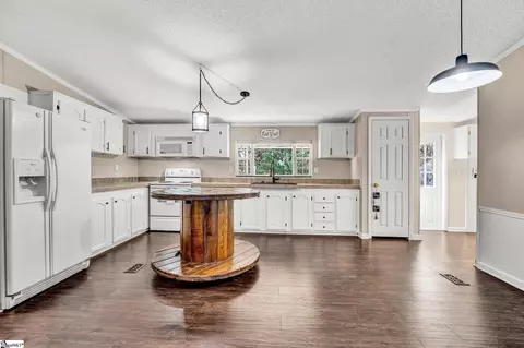 108 Crest Ln, Easley, SC 29640 photo 6