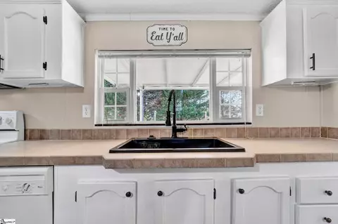 108 Crest Ln, Easley, SC 29640 photo 8