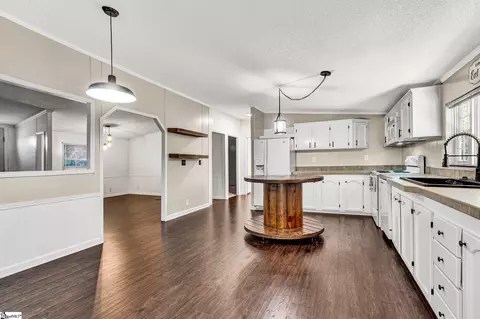 108 Crest Ln, Easley, SC 29640 photo 7