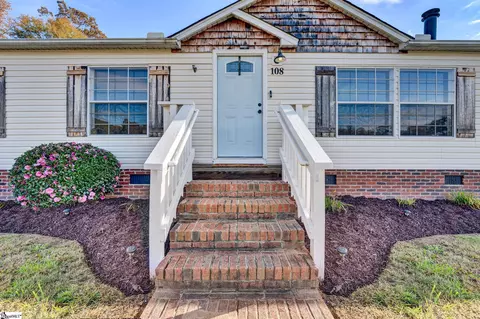 108 Crest Ln, Easley, SC 29640 photo 2