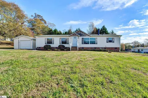 108 Crest Ln, Easley, SC 29640 photo 1