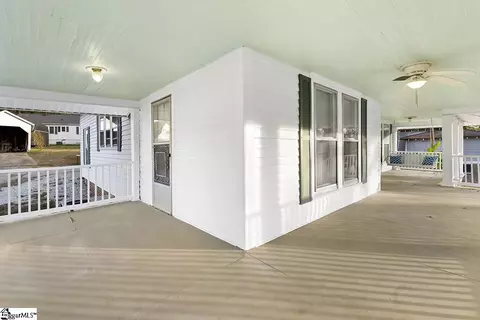 Exterior - 40 Smith St, Ware Shoals, SC 29692 photo 3 of 7
