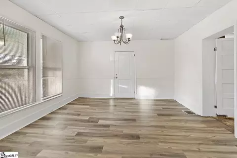 Living - 40 Smith St, Ware Shoals, SC 29692 photo 1 of 3