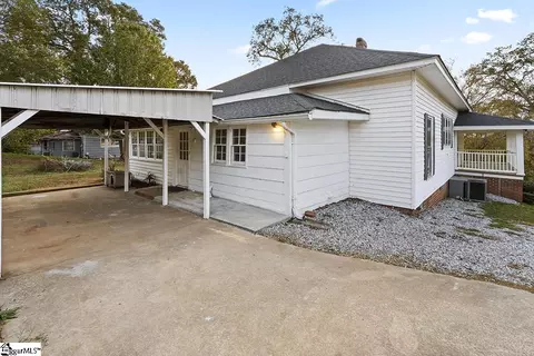 Exterior - 40 Smith St, Ware Shoals, SC 29692 photo 4 of 7
