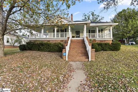 Exterior - 40 Smith St, Ware Shoals, SC 29692 photo 2 of 7