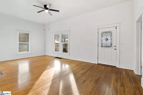 Living - 40 Smith St, Ware Shoals, SC 29692 photo 2 of 3