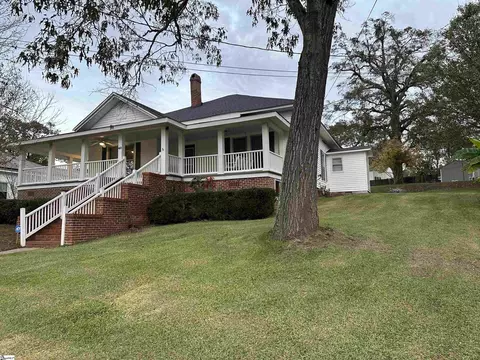 40 Smith St, Ware Shoals, SC 29692