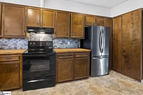 Kitchen - 40 Smith St, Ware Shoals, SC 29692 photo 2 of 3