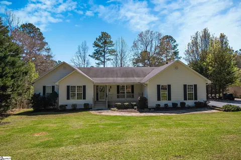 108 E Commodore Dr, Cross Hill, SC 29332