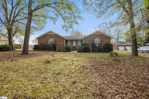 17 Carriage Dr, Greer, SC 29651