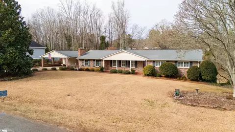 206 Sweetgum St, Laurens, SC 29360