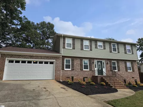 2 Barrett Ct, Mauldin, SC 29662