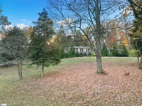 39 Holly Hill Ct, Greenville, SC 29609