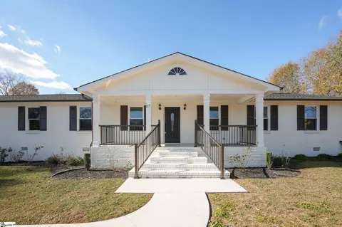 117 Garlington St, Laurens, SC 29360